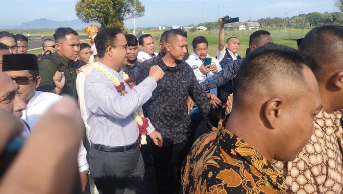 Anies Baswedan tiba di Tapteng, Sumut (Dwi/detikcom)