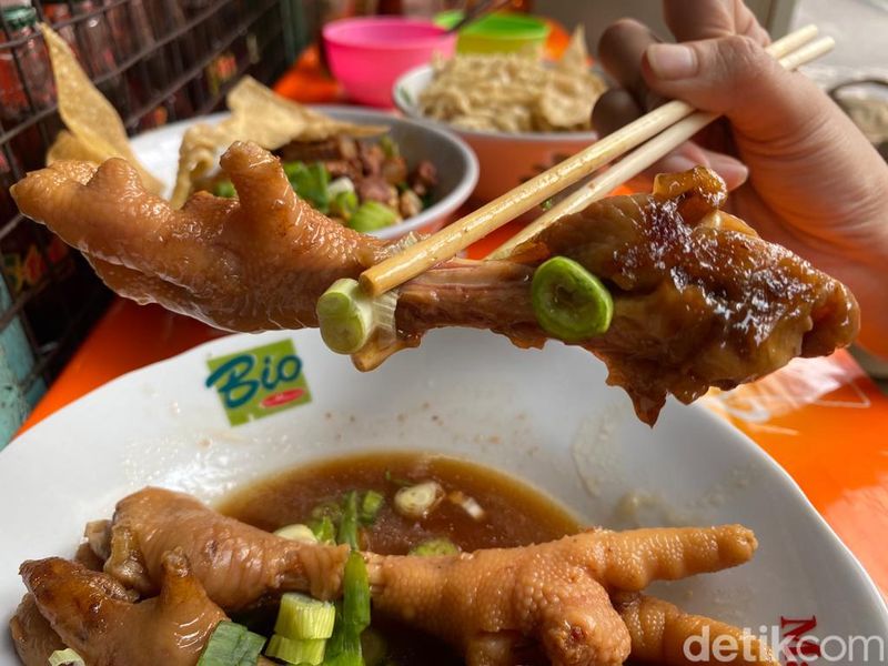 Bakmi Doraemon : Dari Rp 250 Semangkuk, Bakmi Legendaris Ini Sudah Ada Sejak 1986