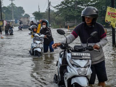 Banjir di Kawasan Industri Sapan, Sepeda Motor Mogok