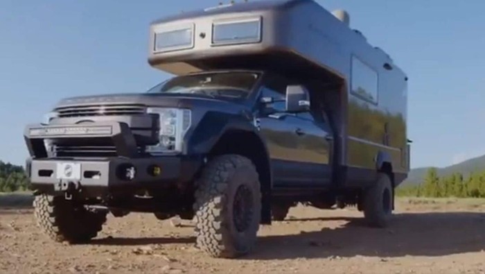 Camper Van milik Jason Momoa/Autoevolution via clutchpoints
