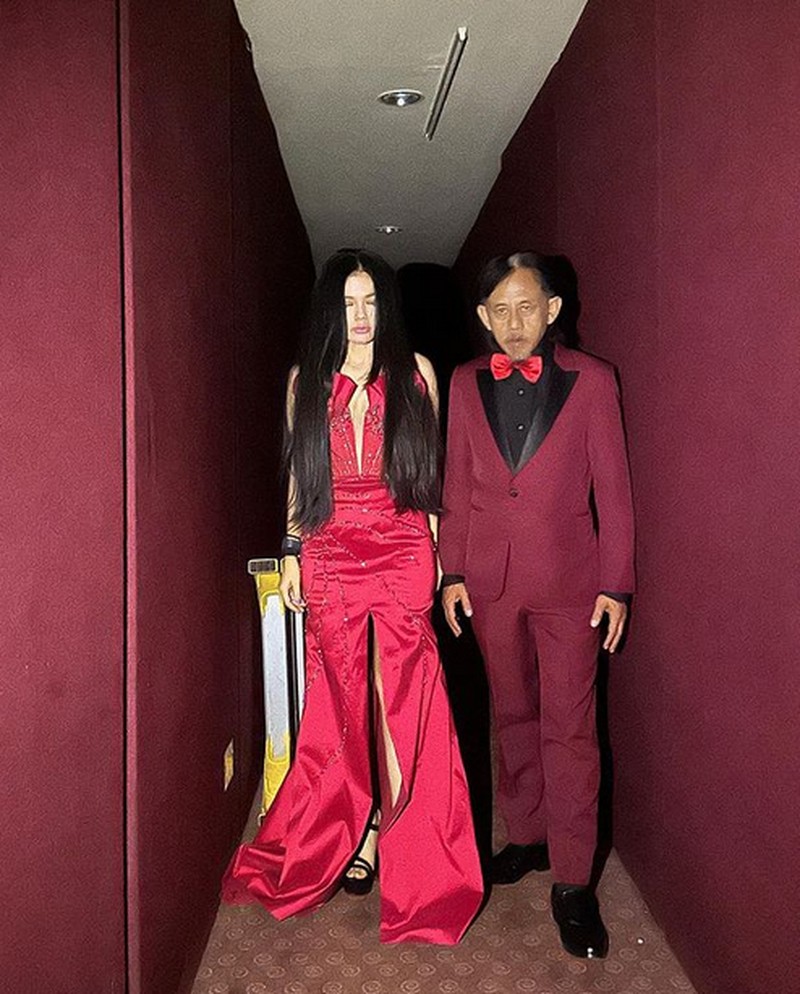 Cantiknya Karina Ranau, Istri Epy Kusnandar yang Jago Jualan Kue