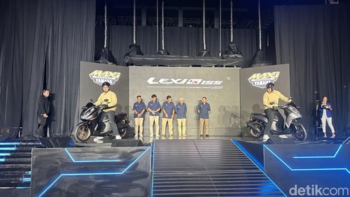 Direksi PT Yamaha Indonesia Motor Manufacturing saat peluncuran series motor matik Yamaha LEXi LX 155 di Jakarta, Jumat (12/1/2024). (I Nyoman Adhisthaya Sawitra/detikBali)