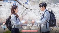 Rivalitas keduanya amat terasa di sekolah. Tapi setelah lulus SMA dan dipertemukan dalam sebuah situasi, hubungan  mereka berubah. (Foto: dok. JTBC)