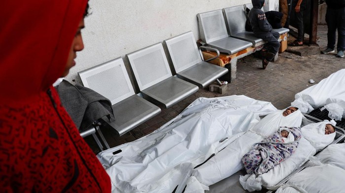 SENSITIVE MATERIAL. THIS IMAGE MAY OFFEND OR DISTURB Mourners gather next to bodies of Palestinian children killed in an Israeli strike, amid the ongoing conflict between Israel and the Palestinian Islamist group Hamas, at Abu Yousef al-Najjar hospital in Rafah, in the southern Gaza Strip, January 11, 2024. REUTERS/Mohammed Salem