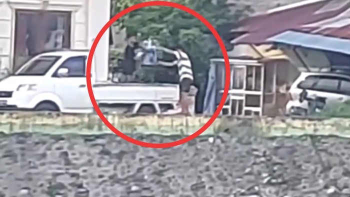 Viral di media sosial dua pria membuang sampah ke Sungai Mata Allo, Kabupaten Enrekang, Sulawesi Selatan (Sulsel).