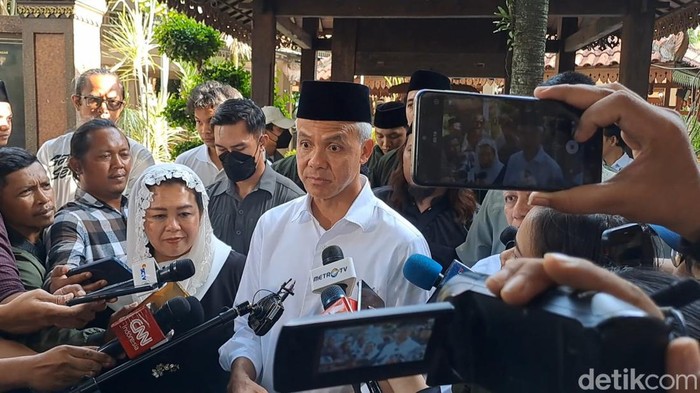 Ganjar Pranowo usai ziarah makam Gus Dur