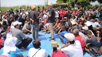Selanjutnya, Yahya juga mengeluhkan terkait impor gula yang dilakukan pemerintah. Di depan Ganjar, Yahya meminta sebelum melakukan kegiatan impor untuk memperhatikan produksi dalam negeri terlebih dulu.