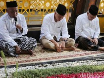Momen Ganjar Ziarah Makam KH Hasyim Asyari dan Gus Dur