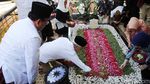 Momen Ganjar Ziarah Makam KH Hasyim Asyari dan Gus Dur