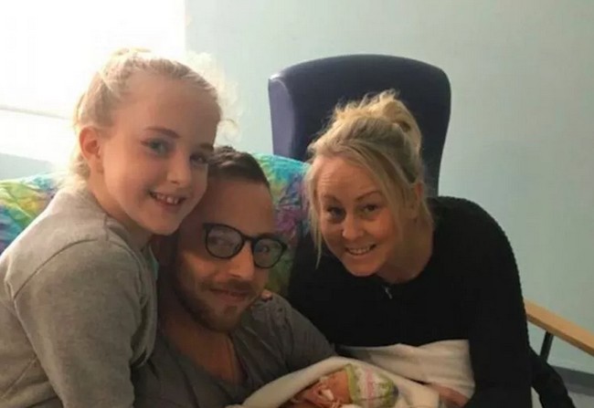 Ibu dua anak itu diketahui sempat mencari kontrakan rumah sehari sebelum dia meninggal gantung diri di rumahnya. Hal tersebut diketahui lewat postingan di Facebooknya. Foto: dok. Facebook