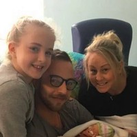 Ibu dua anak itu diketahui sempat mencari kontrakan rumah sehari sebelum dia meninggal gantung diri di rumahnya. Hal tersebut diketahui lewat postingan di Facebooknya. Foto: dok. Facebook