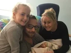 Foto Istri James Morrison yang Tewas Gantung Diri di Rumah