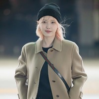 Saat ditanya soal warna rambutnya, IU menjawab, “(Comeback-ku) sebentar lagi!” Netizen Korea pun semakin tak sabar menantikan perilisan album terbaru IU. Foto: Instagram