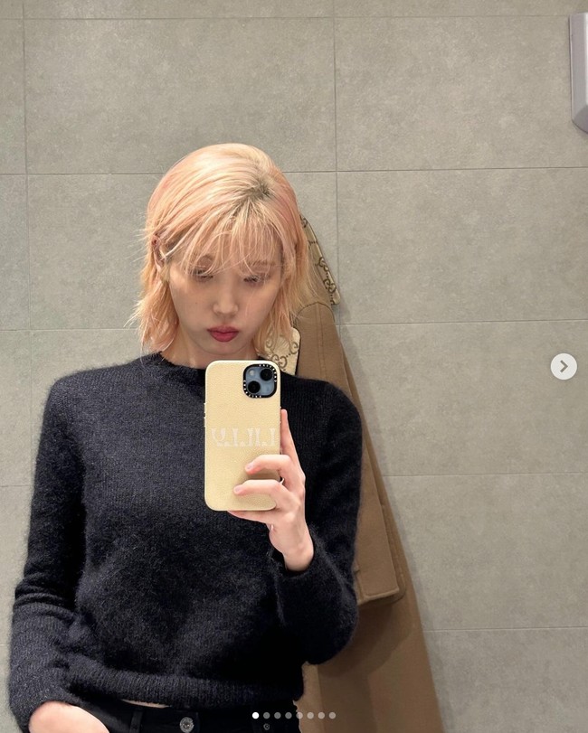 “Cantiknya,” “IU akan segera comeback…” “Rambut pinknya sangat keren. Cepatlah comeback,” “Sesuatu yang besar akan terjadi!” komentar sejumlah netizen Korea mengagumi penampilan baru IU. Foto: Instagram