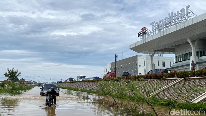Jalur alternatif Sapan-Bandung terendam