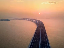 India Resmikan Jembatan Terpanjang di Atas Laut & Tahan Gempa