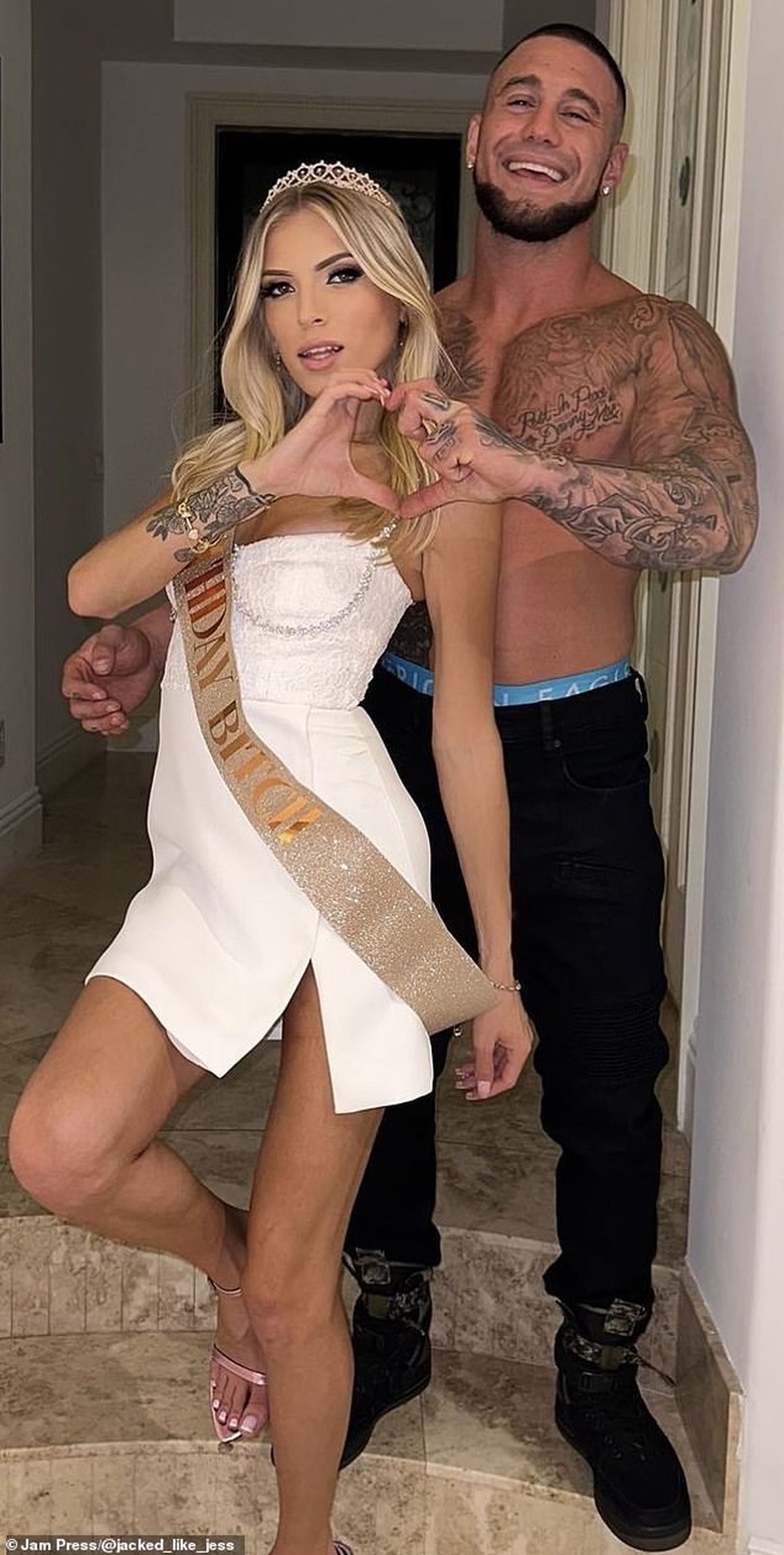 Jennifer Eniston yalangoch pornografiya Xarkovda jinsiy aloqa: fotosuratlar va videolar