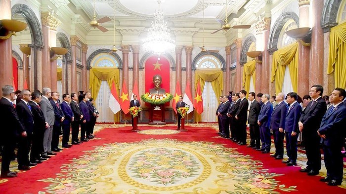 Jokowi di Istana Kepresidenan, Hanoi, Vietnam