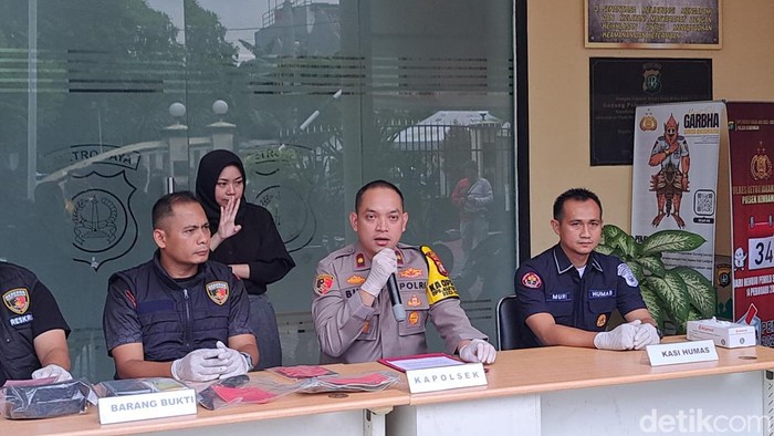 Kapolsek Kembangan Kompol Billy Gustiano (Kurniawan F/detikcom)