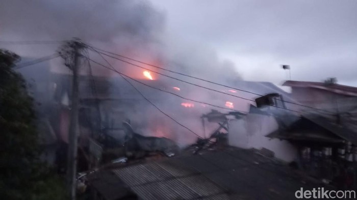 Kebakaran di  Kelurahan Selabatu, Kecamatan Cikole, Kota Sukabumi .