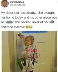 Kelakuan anak kecil yang masih polos memang suka bikin heran dan geleng-geleng kepala. Duh, gemes banget sih.