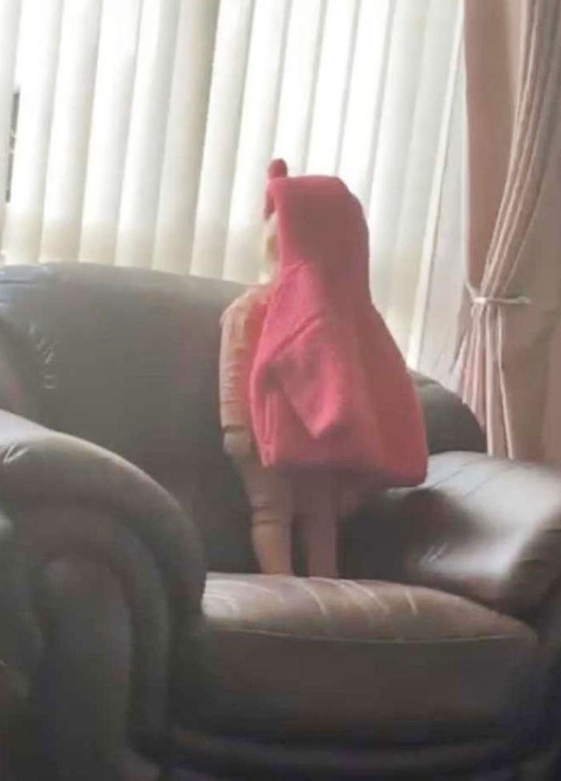 Kelakuan anak kecil yang masih polos memang suka bikin heran dan geleng-geleng kepala. Duh, gemes banget sih.