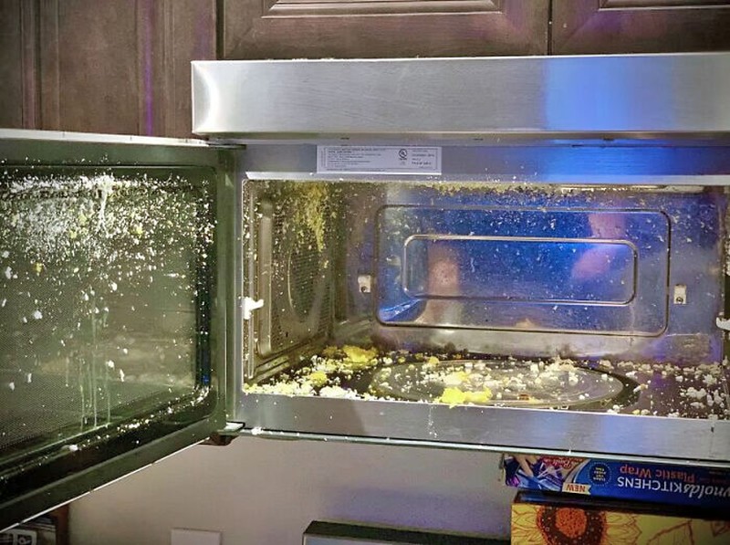 Kelakuan anak kecil yang masih polos memang suka bikin heran dan geleng-geleng kepala. Duh, gemes banget sih.