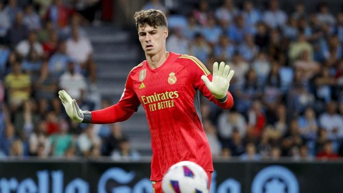 Real Madrids goalkeeper Kepa Arrizabalaga watches the ball during the Spanish La Liga soccer match between Celta Vigo and Real Madrid at the Balaidos stadium in Vigo, Spain, Friday, Aug. 25, 2023. (AP Photo/Lalo R. Villar)