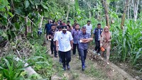 Bahtiar lebih banyak menghabiskan waktu kerjanya di daerah dibandingkan di Kota Makassar. I memberi contoh agar pejabat Pemprov Sulsel banyak turun ke lapangan dan bersentuhan langsung dengan masyarakat.