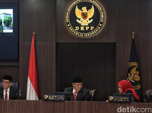 DKPP Jatuhkan Sanksi Peringatan Keras ke Ketua KPU Dkk soal Pelaporan Etik