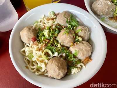 Mantap! Bakso Legendaris Ini Sehari Bisa Habiskan 50 Kg Bakso