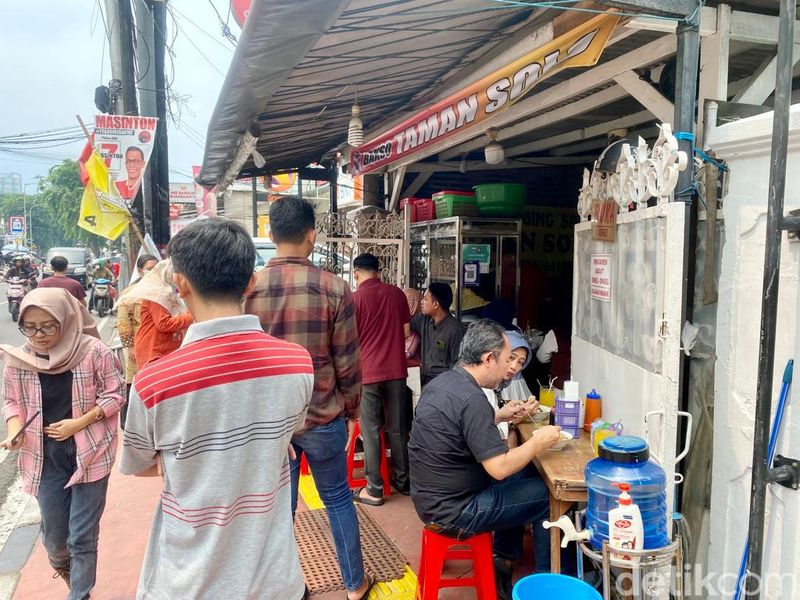 Terjual habis!  Bakso Legendaris Ini Sehari Jual 50 Kg Bakso