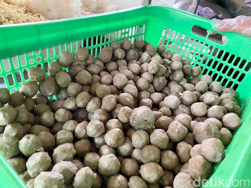 Terjual habis!  Bakso Legendaris Ini Sehari Jual 50 Kg Bakso