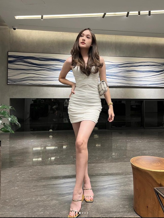 Laura Moane, Pacar Al Ghazali