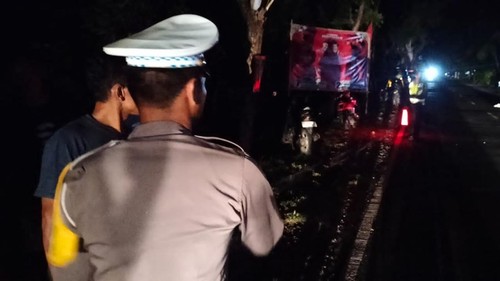 Lokasi kecelakaan yang mengakibatkan seorang pemotor tewas lantaran menabrak truk tronton di Jalan Singaraja-Gilimanuk, Desa Musi, Gerokgak, Buleleng, Bali Kamis (11/1/2024). (Foto: Istimewa)