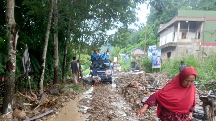 Longsor di Empat Lawang
