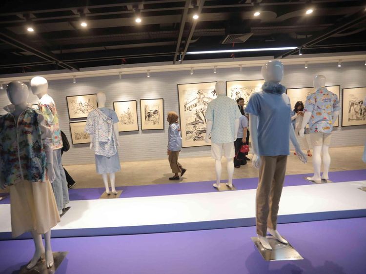 Melihat Pameran Merchandise Prabowo-Gibran