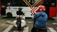 Ragam sapi yang dipelihara pun beraneka ragam, mulai dari Friesian Holstein (FH), limosin, sapi ongole (PO), sapi metal, hingga sapi pegon yang kini menempati kandang-kandang dan terus dibersihkan pagi dan sore.