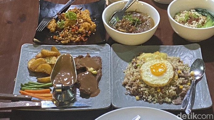 Menu di Oasis Sukabumi.
