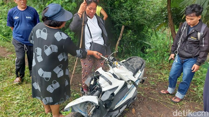 Motor yang digunakan buruh pabrik saat jatuh di sungai