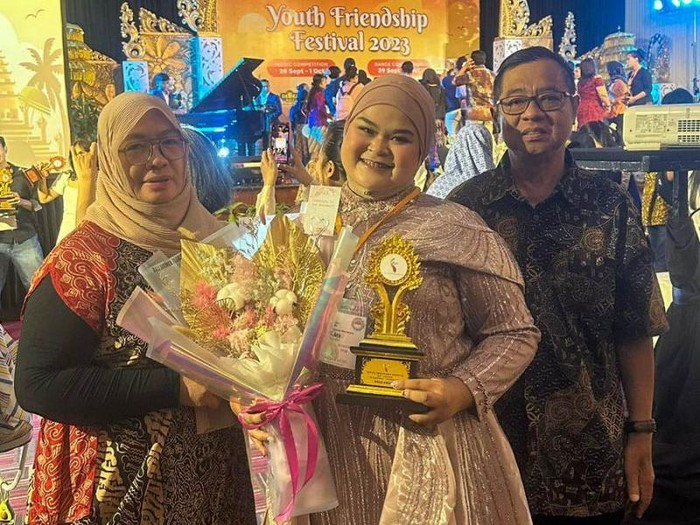 Mustika, mahasiswa Unesa peraih medali emas di ajang YFF 2023