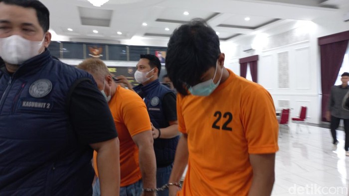 Oknum sipir Lapas Jambi ditangkap atas kepemilikan sabu.