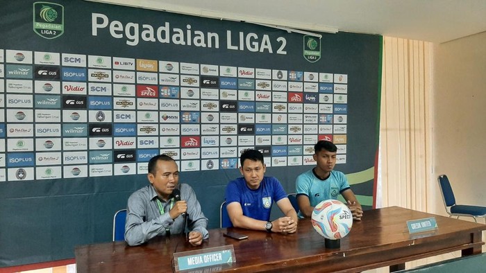 Pelatih Gresik United Agus Indra Kurniawan
