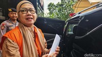 Karen Agustiawan kembali diperiksa terkait kasusnya yakni penentuan kebijakan pengadaan gas alam cair di PT Pertamina (Persero) 2011-2021 yang diduga merugikan negera mencapai Rp 2,1 triliun.   