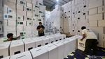 Pemilu Makin Dekat, Intip Kesibukan di Gudang Logistik KPU Kota Tangsel