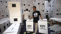 Logistik Pemilu 2024 yang terdiri surat suara dan kotak suara itu nantinya akan digunakan pada tanggal pencoblosan 14 Februari 2024. 