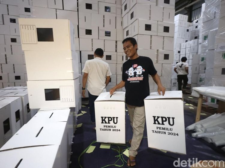 Pemilu Makin Dekat, Intip Kesibukan di Gudang Logistik KPU Kota Tangsel