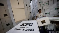 Ribuan kotak itu nantinya akan didistribusikan ke Panitia Pemilihan Kecamatan (PPK) untuk disebar ke 3.824 tempat pemungutan suara (TPS) se Kota Tangerang Selatan. 