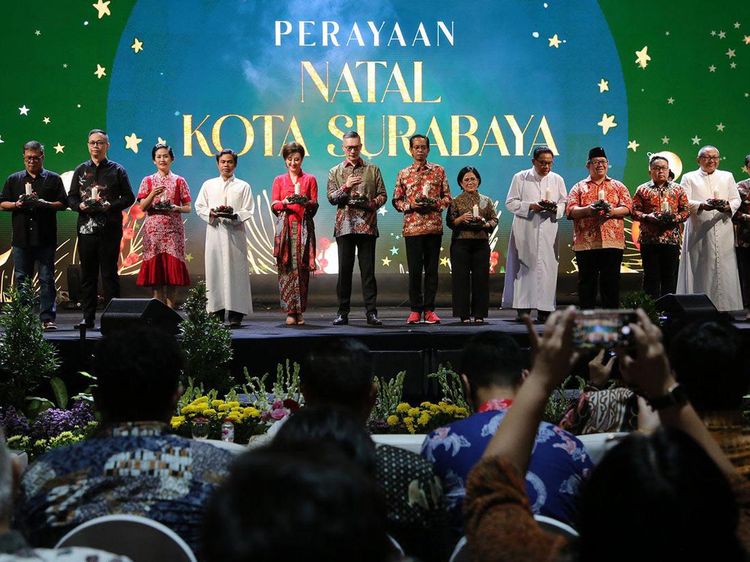 Potret Perayaan Natal di Balai Kota Surabaya