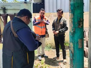 Fakta-fakta Warga Sidoarjo Harus Bayar Rp 11 Juta untuk Pindah Tiang Listrik